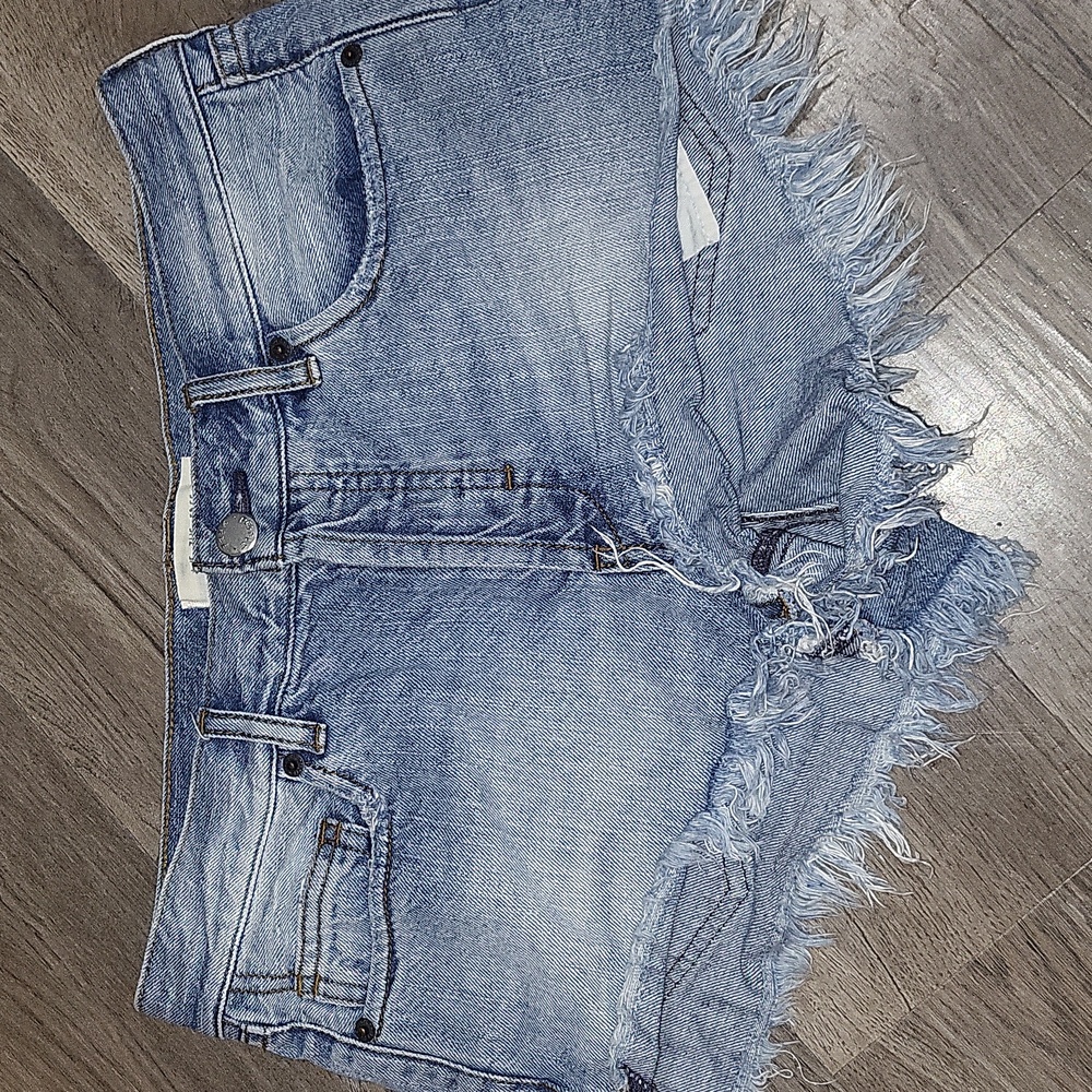 We The Free Light Blue Frayed Jean Shorts Sz 26